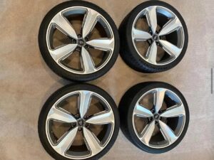 Audi RS5 OEM wheels with Continental tires